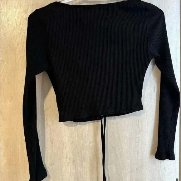 Princess Polly Black Long sleeve Cropped Top - Picture 2 of 3